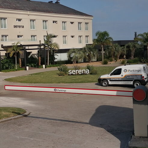 Control de acceso vehicular en un hotel