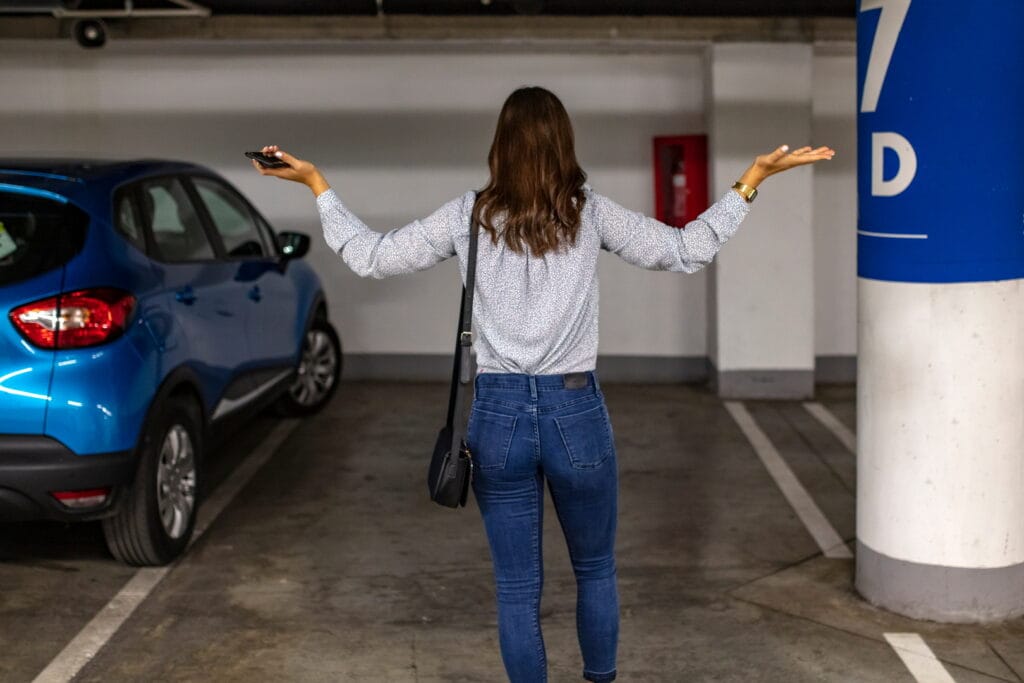 Cliente tiene una mala experiencia en el estacionamiento