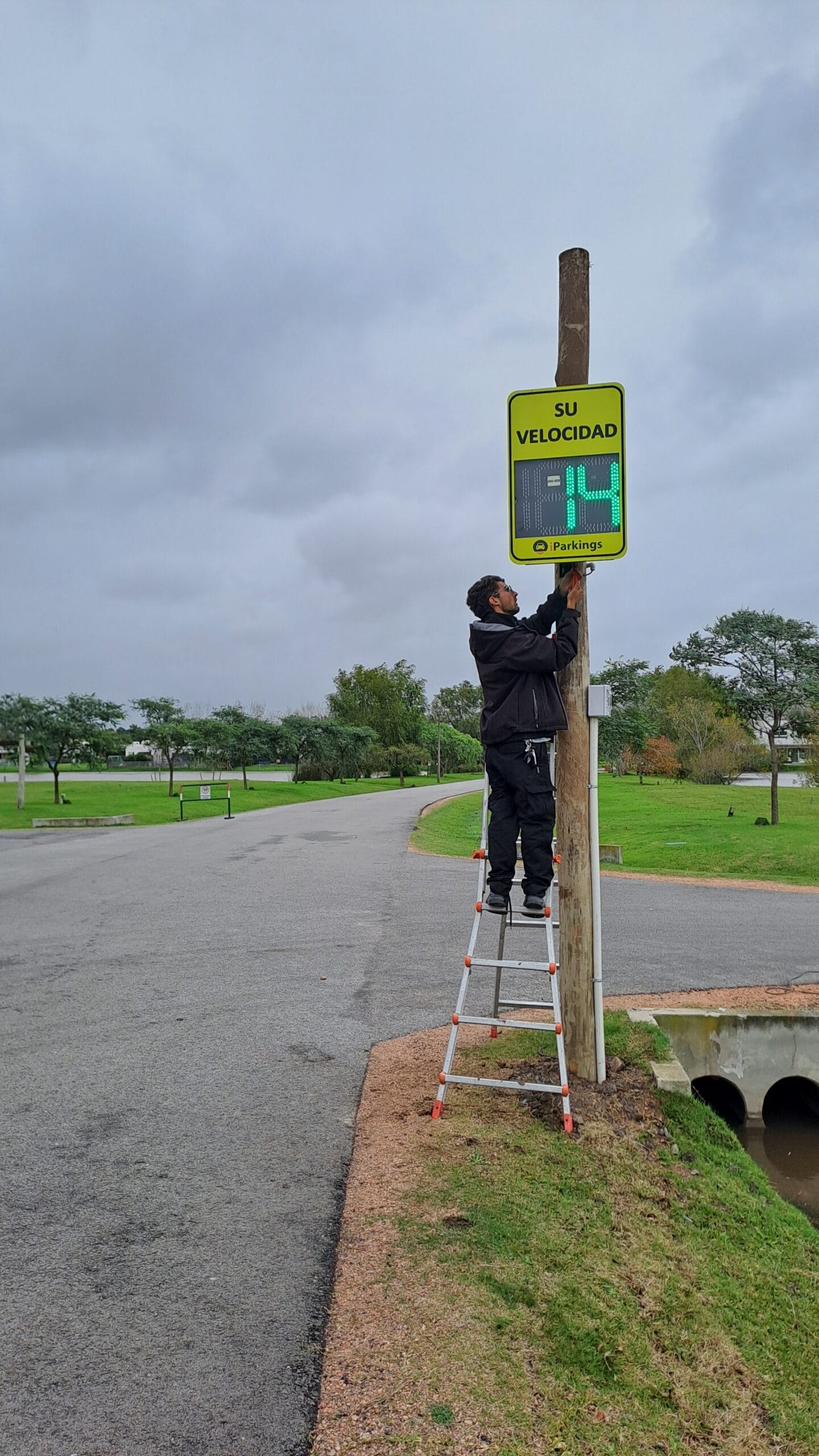 radar de velocidad iParkings control vehicular inteligente Uruguay