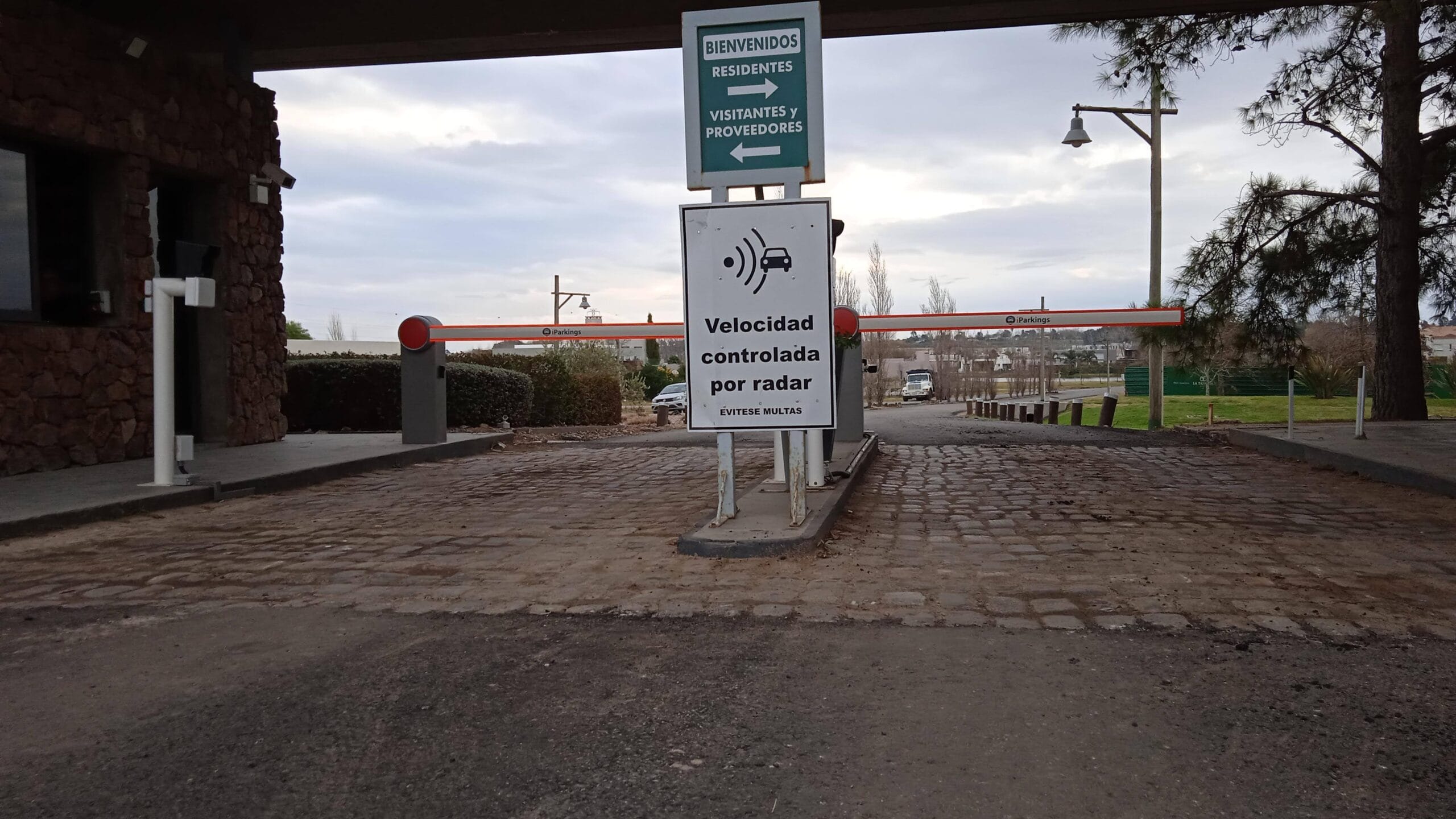 radar de velocidad iParkings control vehicular inteligente Uruguay